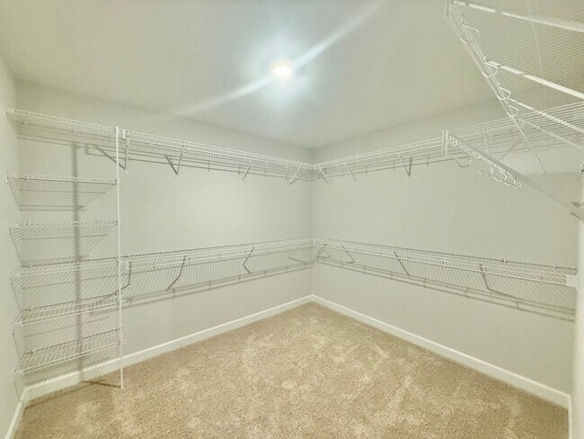 Building Photo - 443 White Oak Gdn Wy
