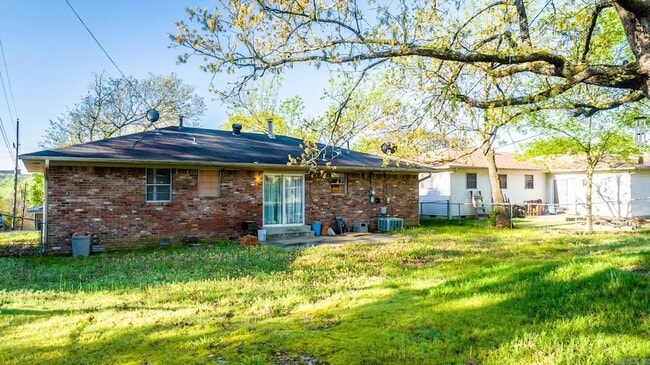 Building Photo - 9720 Brooks Ln