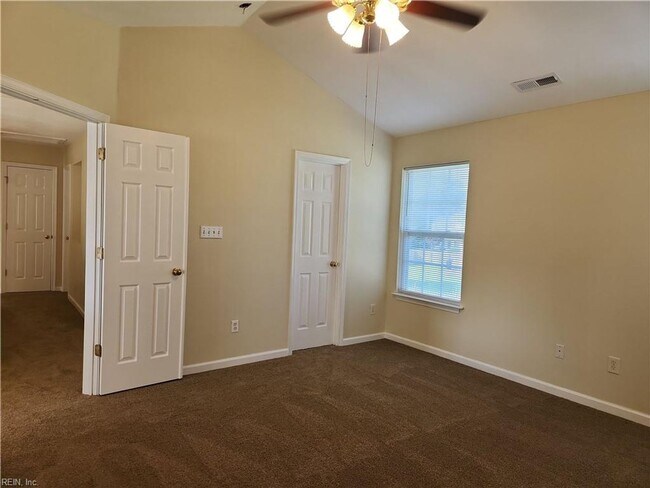 Building Photo - RENTAL