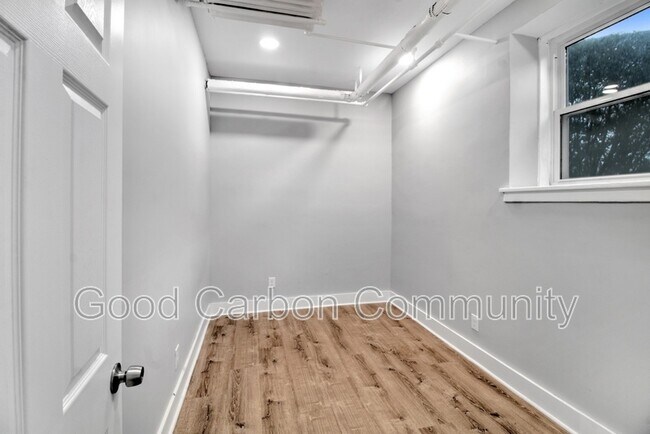 Building Photo - 2809 Main St