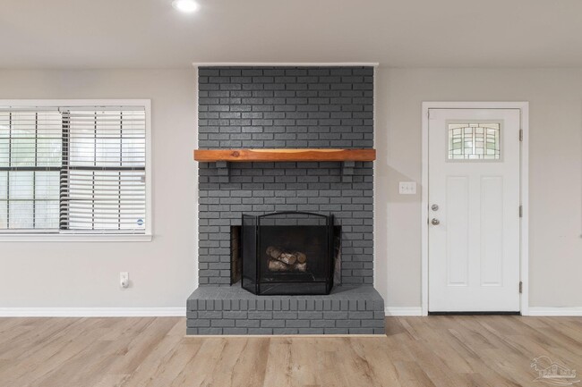 Building Photo - 4624 Santa Rosa Dr