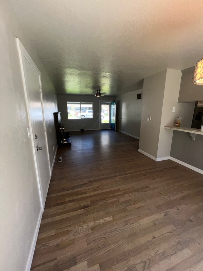 Building Photo - 3 Bed 2 Bath Home in Boise!