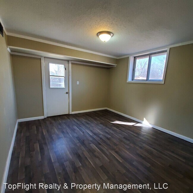 Building Photo - 4 br, 1 bath House - 108 Airport Rd.