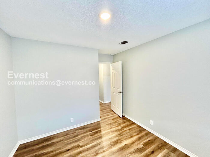 Building Photo - 7316 Glen Haven Dr