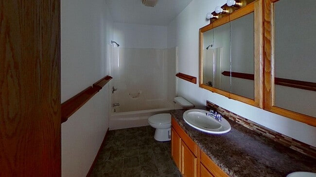 Building Photo - Huge 24' x 28' garage, two story duplex with two large bedrooms, one and a half bath, full baseme...