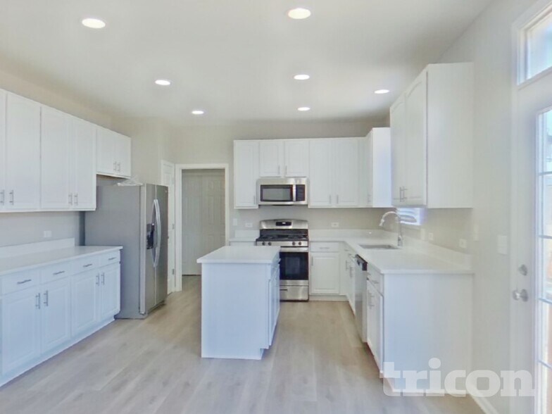 Building Photo - 41 Brentwood Dr