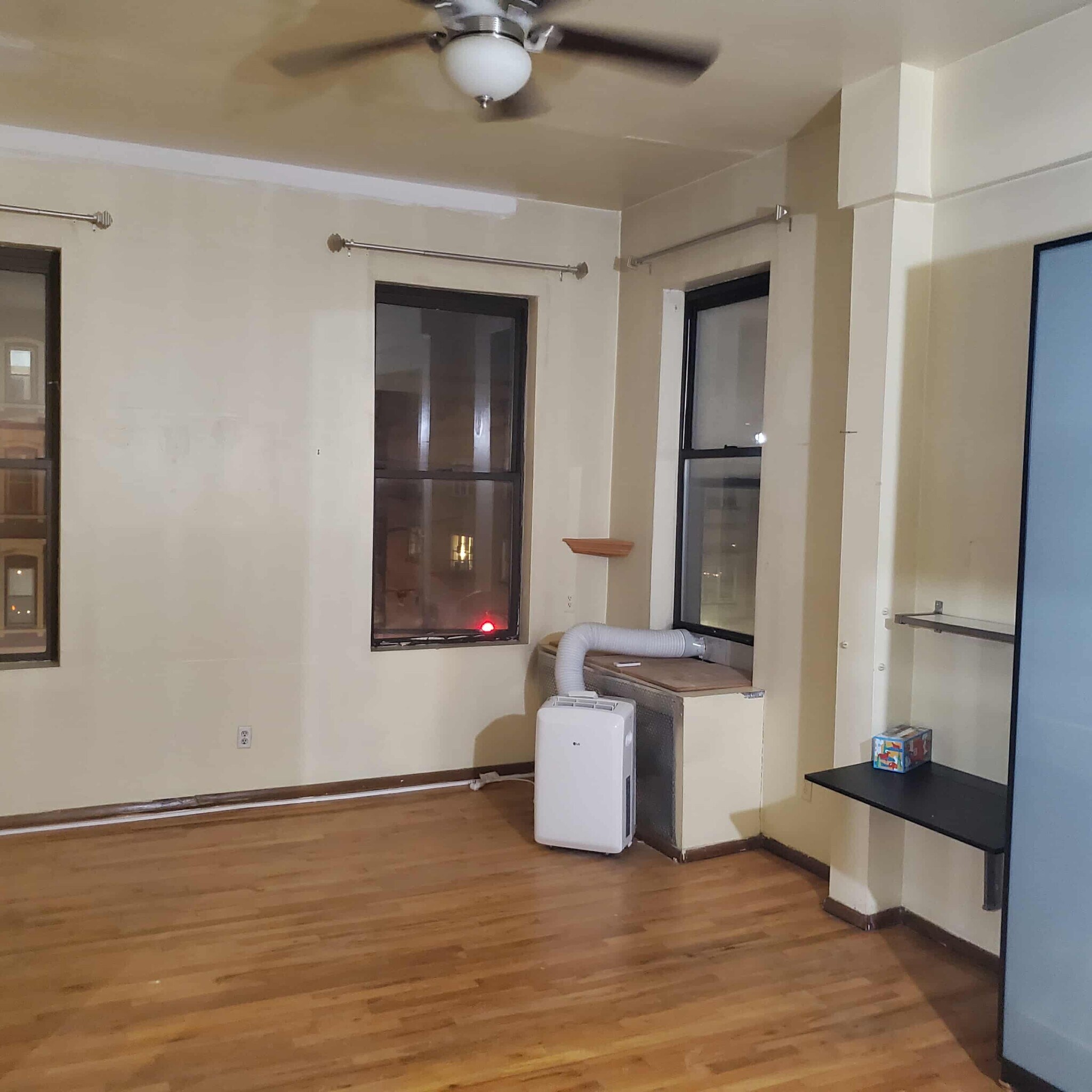 Building Photo - 337 Washington St