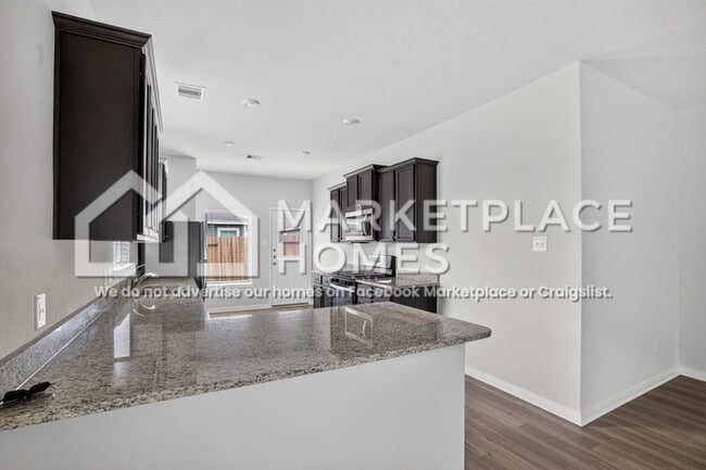 Building Photo - 15623 Plum Brk Dr
