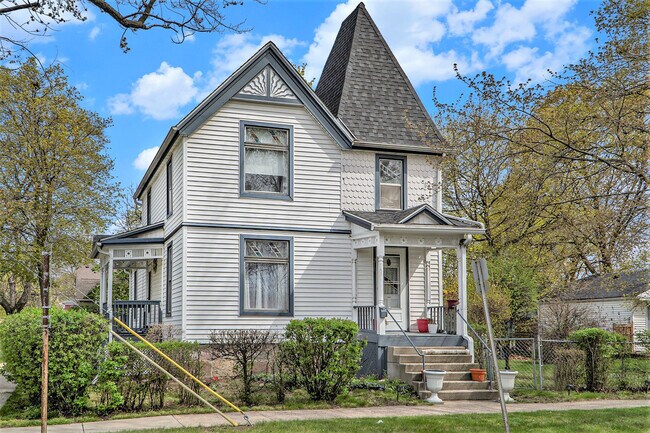 Building Photo - 218 Woodward St