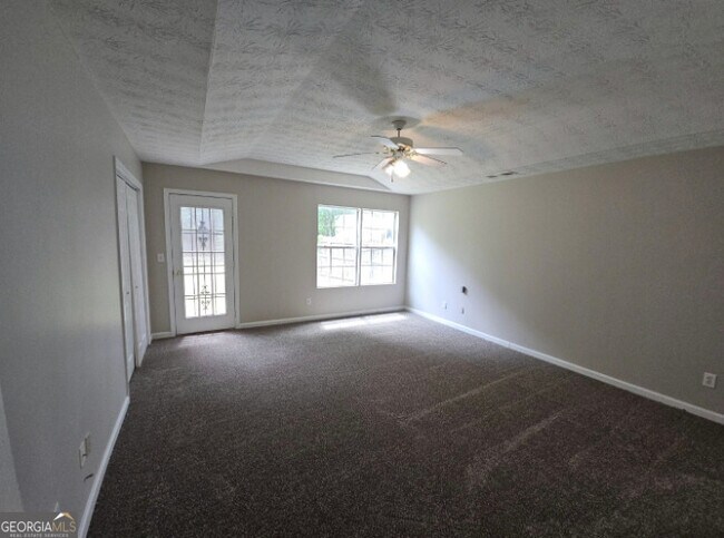 Building Photo - 327 Kate Dr