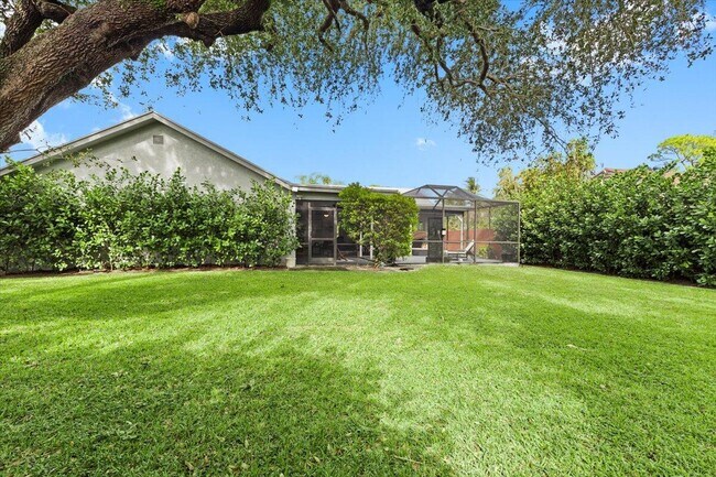 Building Photo - 5136 Beechwood Rd