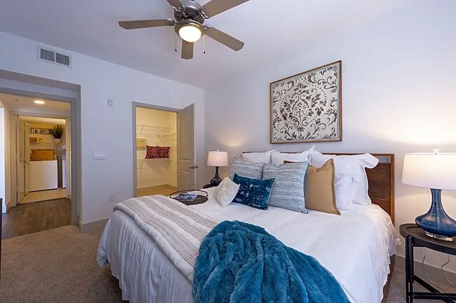 Building Photo - Perfect Space, Prime Location – 1 Bed in D...