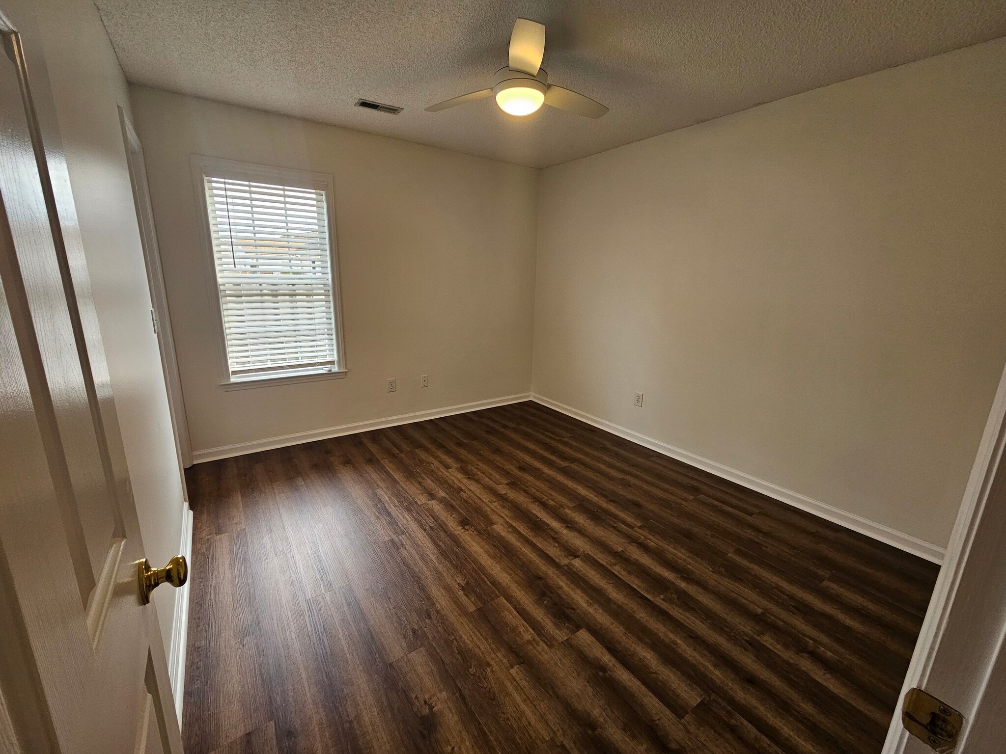 Building Photo - 1503 Flushing Dr