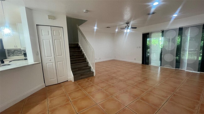 Building Photo - 1432 Ave