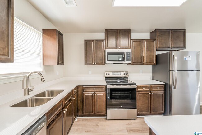 Building Photo - 975 Moonlite Dr