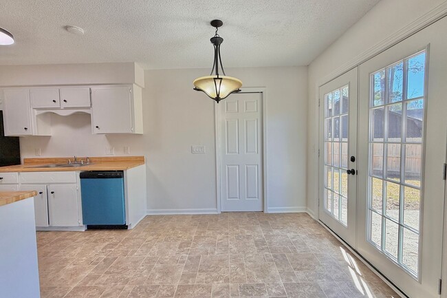 Building Photo - AVAILABLE NOW! (One Pet Maximum)