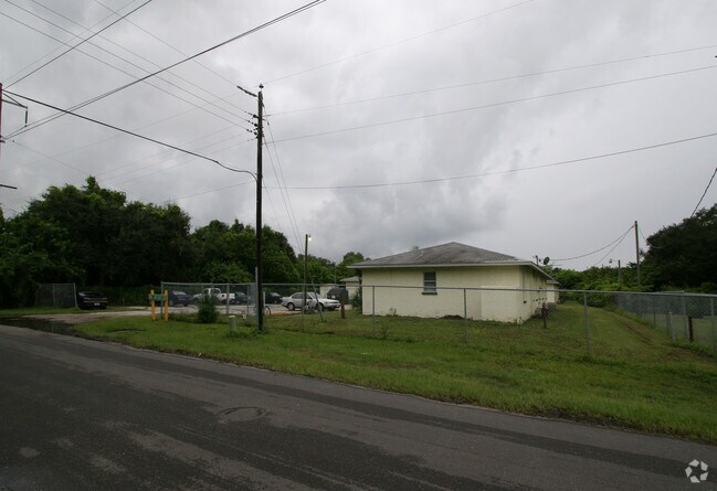 Building Photo - Mango Apartments
