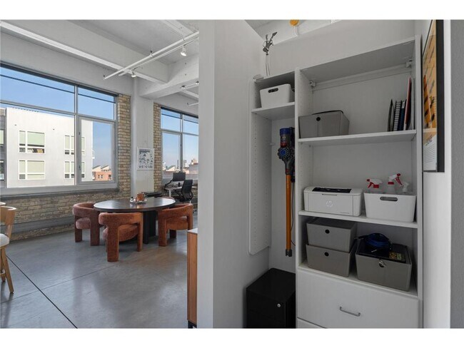 Building Photo - 700 N Washington Ave