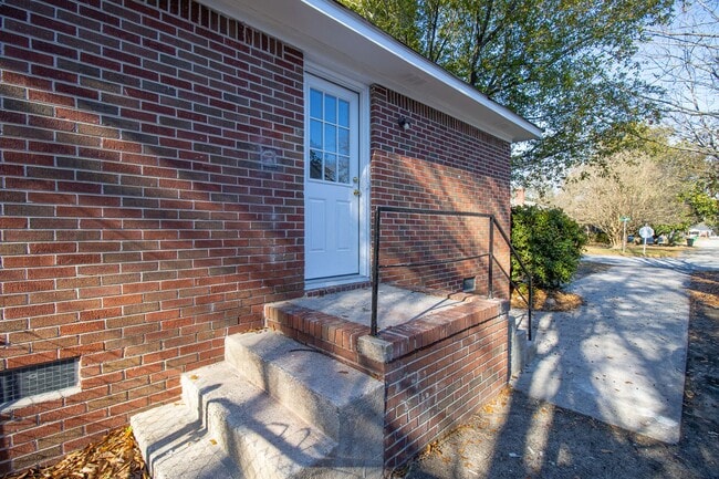 Building Photo - Charming 3-Bedroom Brick Home in Cayce