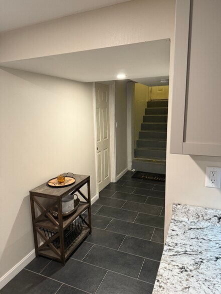 Building Photo - 28 Nagle St