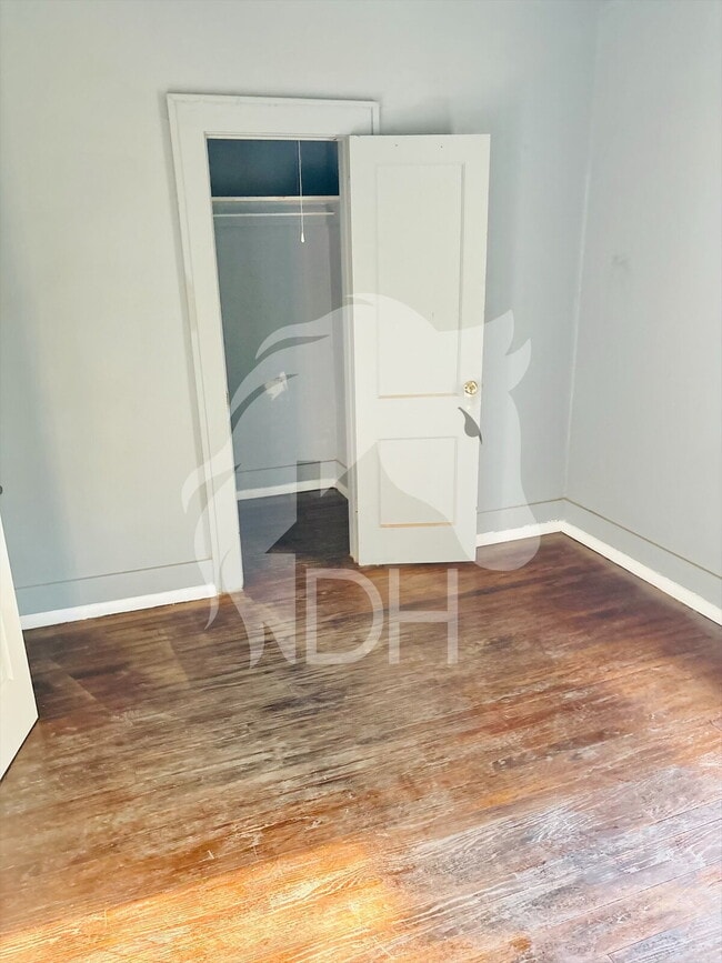 Building Photo - 211 S 7th St