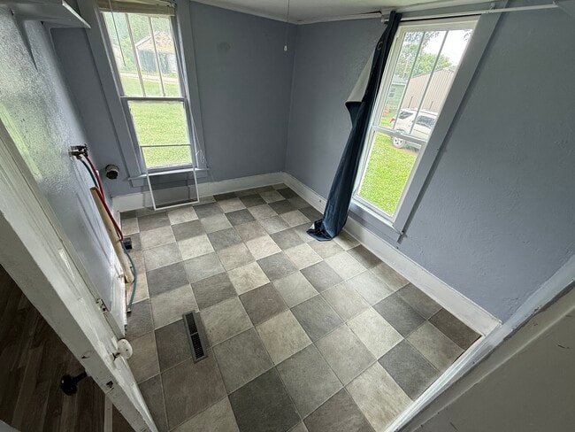 Building Photo - 319 S Ashby Ave