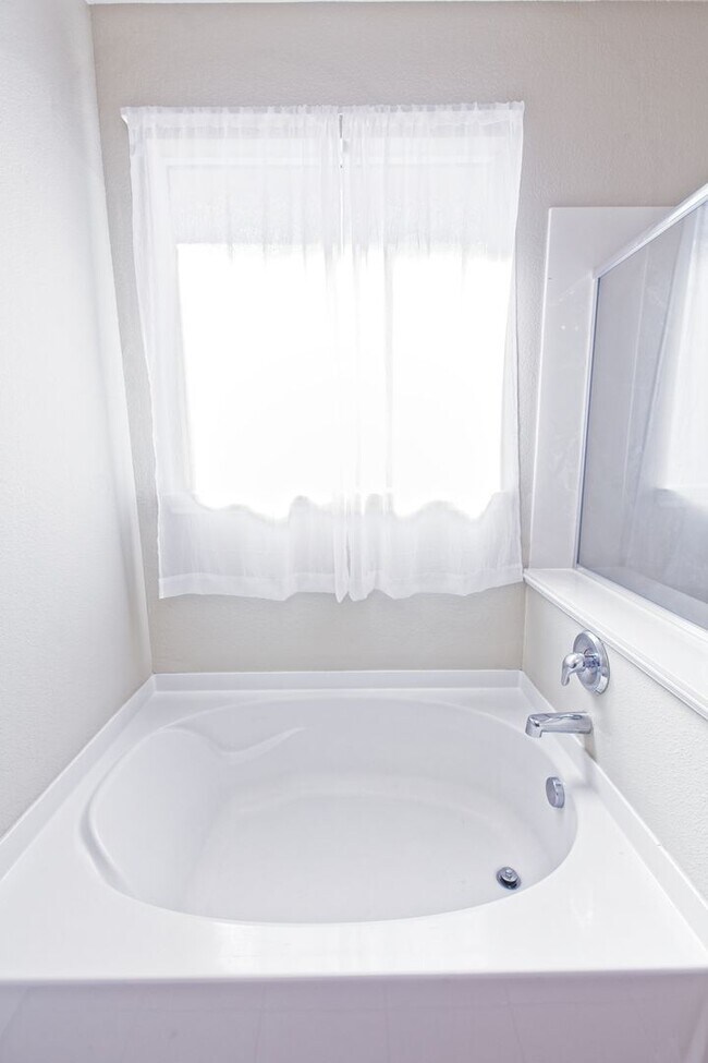 Building Photo - Allen 4 Bedroom available Short Term