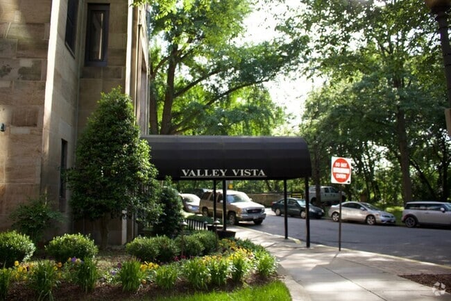 Building Photo - 2032 Belmont Rd NW
