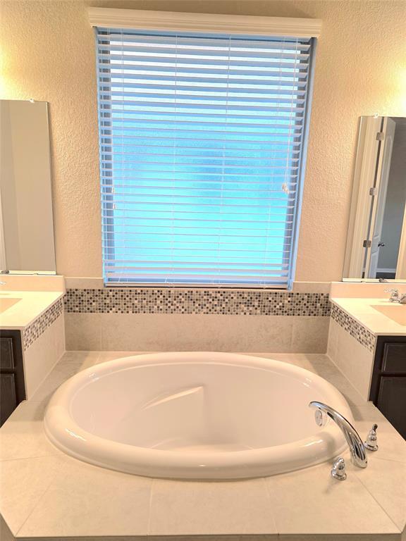 Building Photo - 129 Belford St