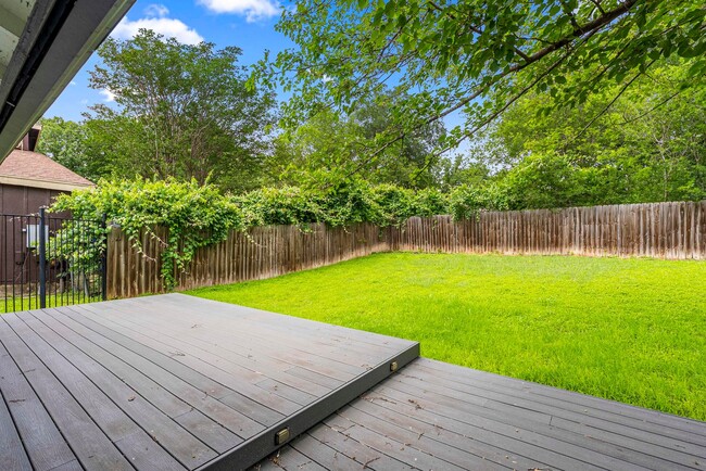 Building Photo - Beautiful 3 bedroom, 2 bathroom home in East Austin!!!