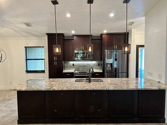 Building Photo - 4266 Island Cir