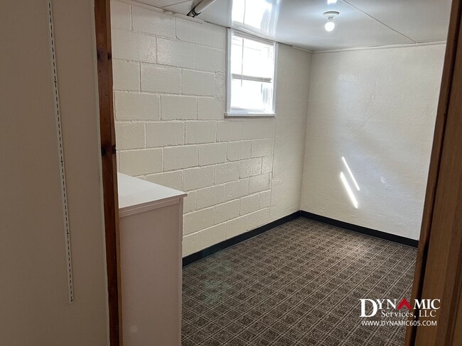 Building Photo - Updated 4+ Bedroom, 2 Bathroom House with Garage and Fenced Backyard