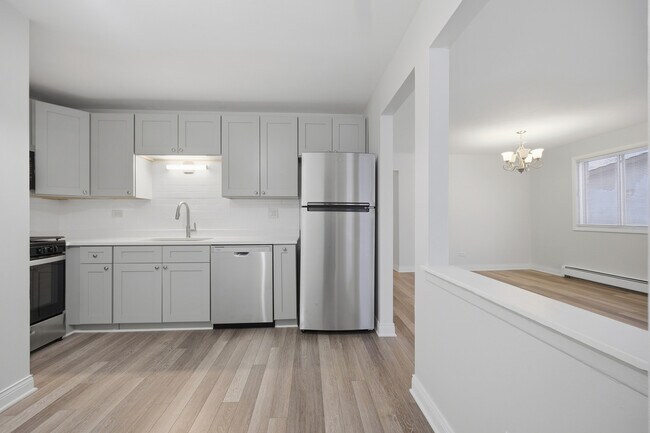 Building Photo - 2556 Waterbury Dr