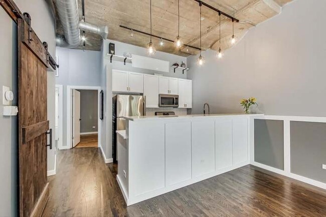 14 foot ceilings loft style - 1000 W 15th St