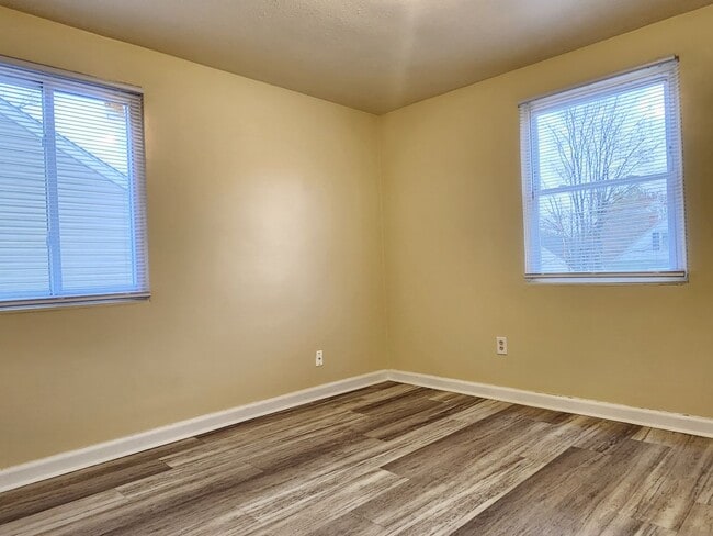 Building Photo - 964 S Harris Ave