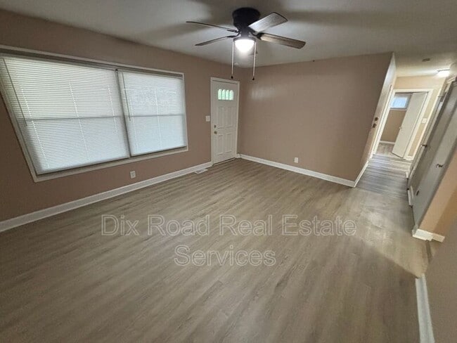 Building Photo - 301 Cranewood Dr