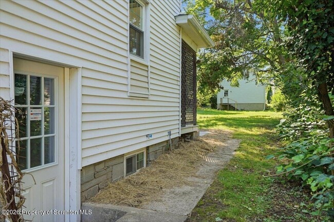 Building Photo - 413 Powell Ave