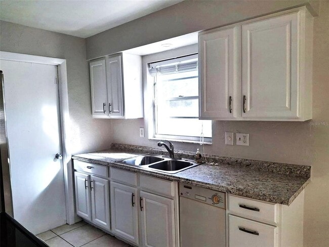 Building Photo - 11528 107th Ave N