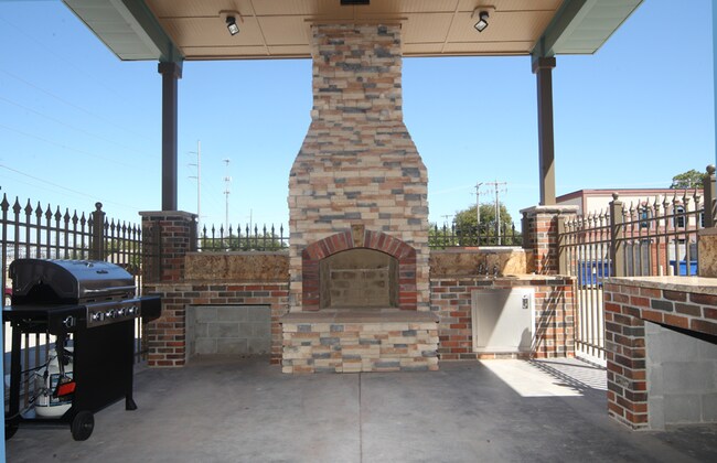 Building Photo - 403 Garrison Ave
