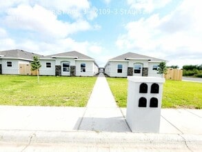 Building Photo - 2109 Stauffers St