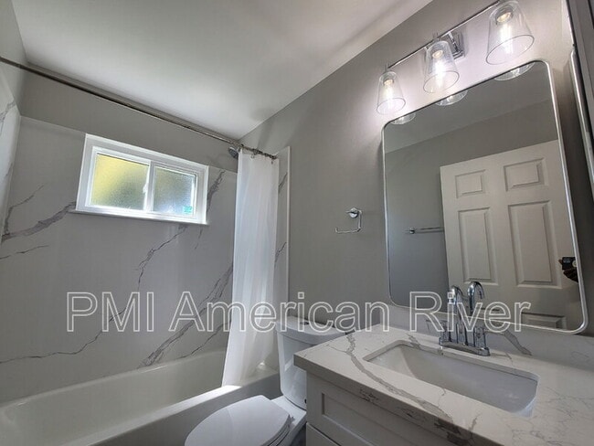 Building Photo - 9275 Defiance Cir