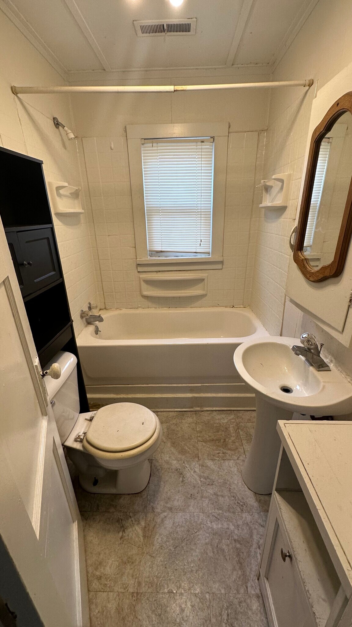 Bathroom - 818 Drover St