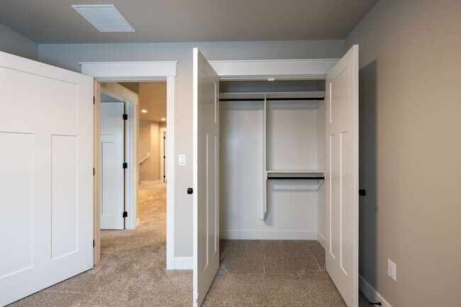 Building Photo - Beautiful 3 Bed, 2.5 Bath Townhome in Ashton - Shorter lease terms available