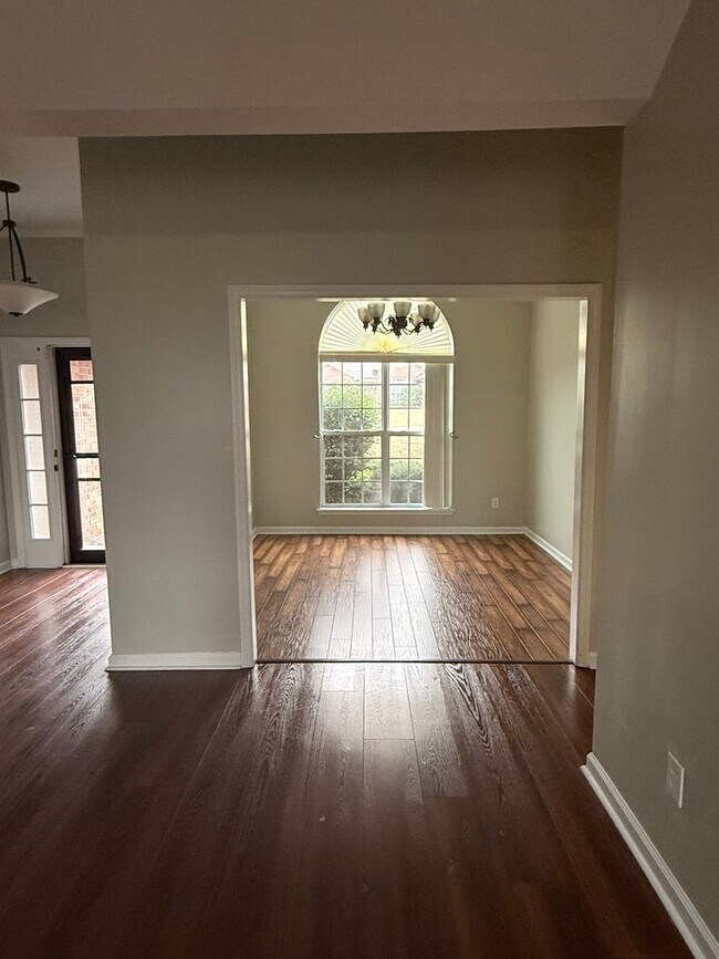 Building Photo - HOME FOR LEASE 4 BR 2 BATH RANCHSTYLE  SPLIT FLOOR PLAN AND OPEN  LARGE  FENCED BACKYARD  CONVENI...