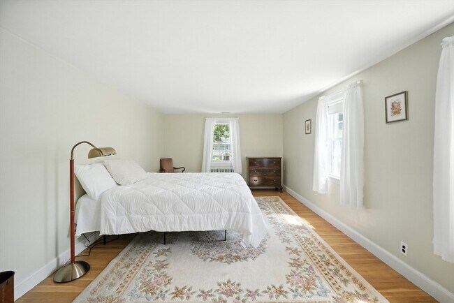 Building Photo - 40 Fairway Dr