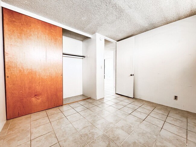 Building Photo - 2121 Ala Wai Blvd