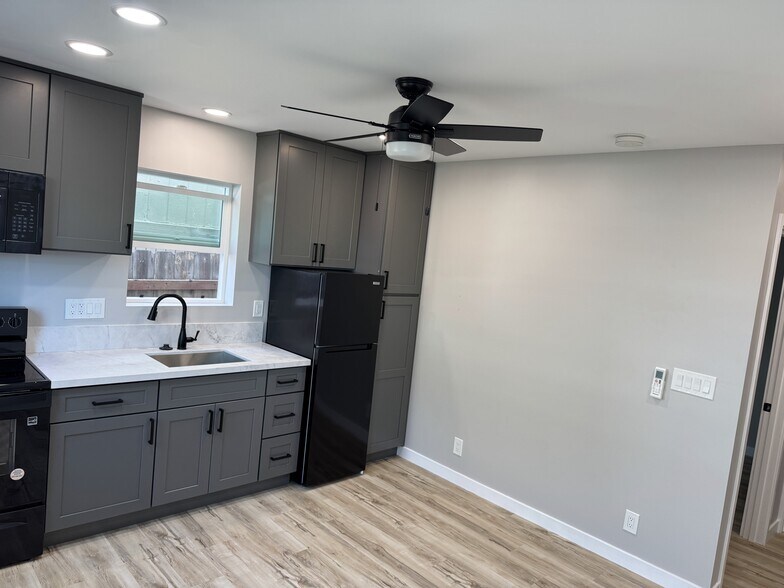 Kitchen - 2428 Denver St