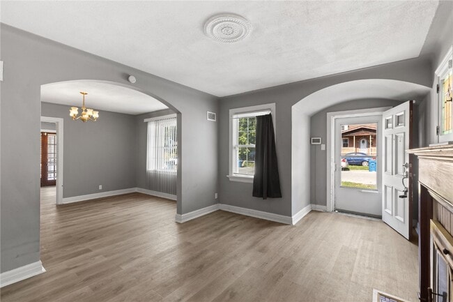 Building Photo - 10050 Diamond Dr