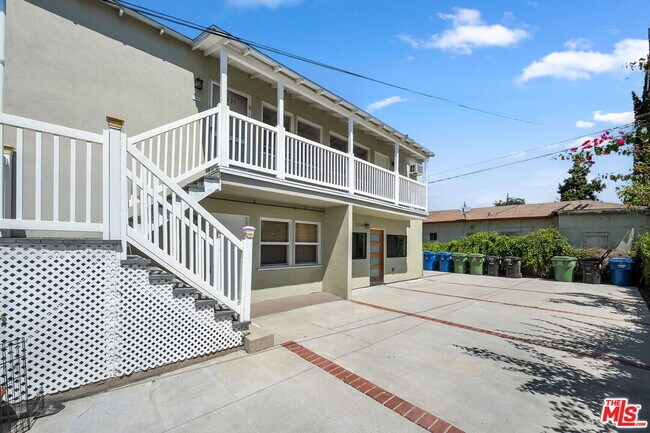 Building Photo - 2233 Laverna Ave