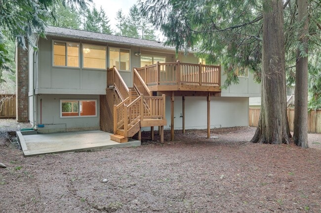 Building Photo - Beautiful 4 bedroom house with large backyard for rent in Sammamish!